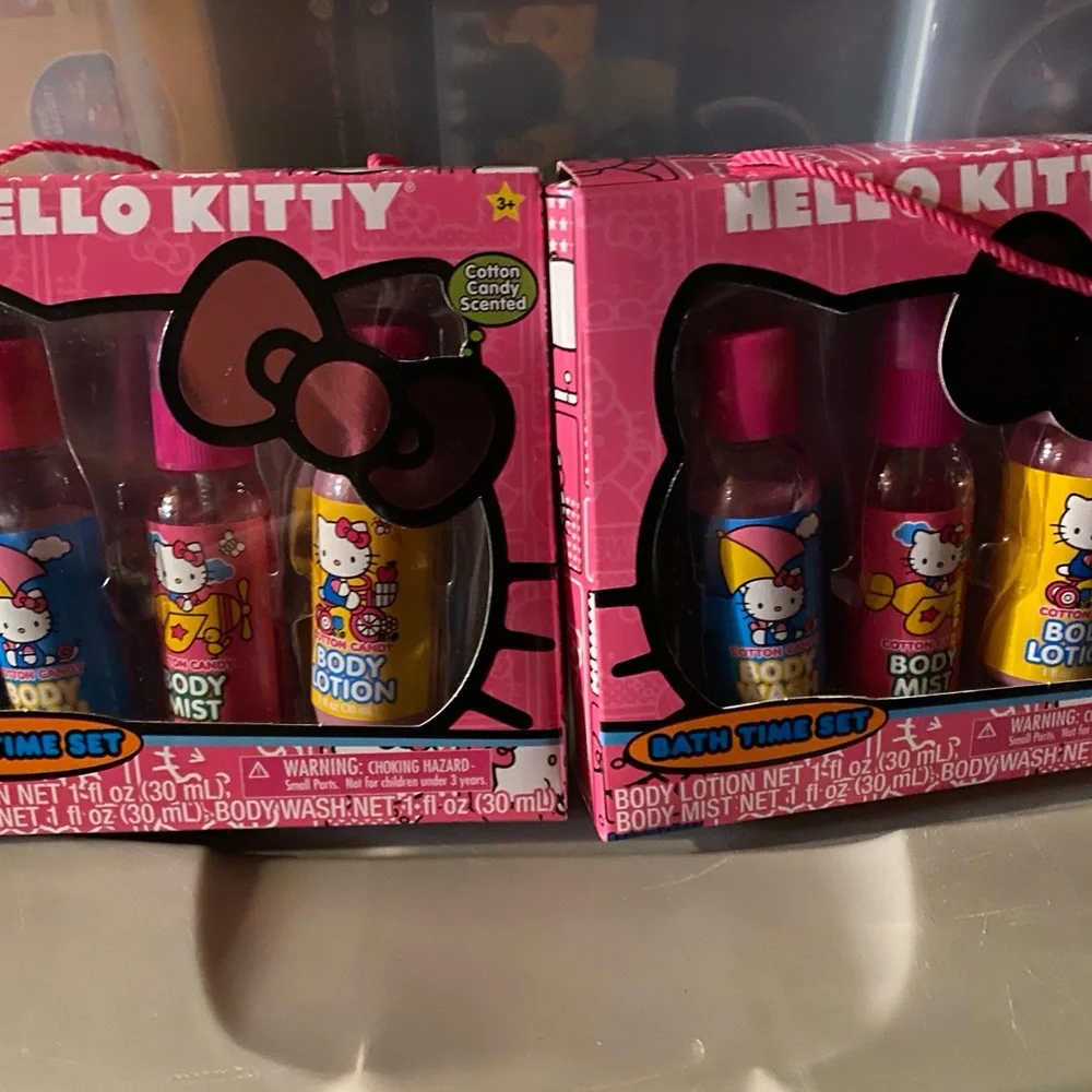 Bundle lot of girls strawberry shortcake, Smurf, Minnie Mouse, hello kitty,